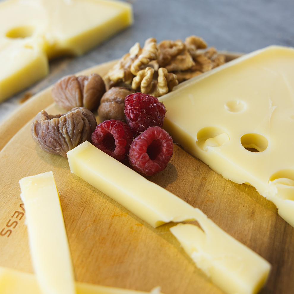 VIE Cheese Emmentaler Age: 4 Months / Raw Cow Milk Nutty / Buttery / Mild / Fruity / Acidic / Sweet aroma